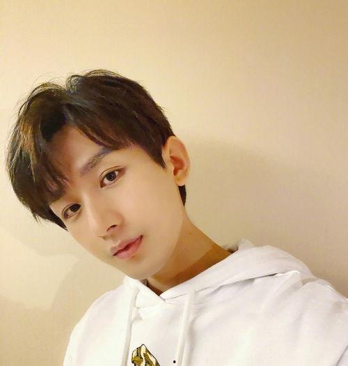 成毅袁冰妍最新爆料截图,甜蜜互动引粉丝热议